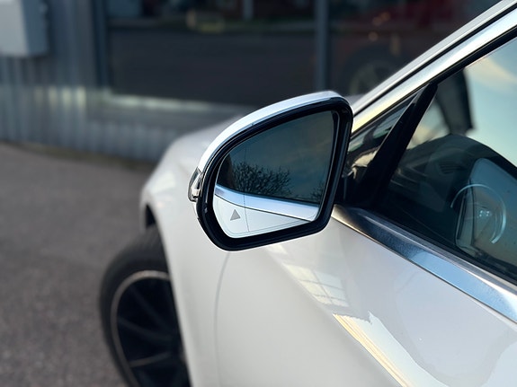 Mercedes-Benz E220 9 of 18