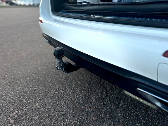 Mercedes-Benz E220 7 of 18