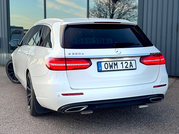 Mercedes-Benz E220 4 of 5
