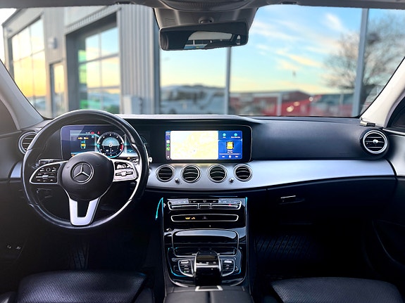 Mercedes-Benz E220 10 of 18