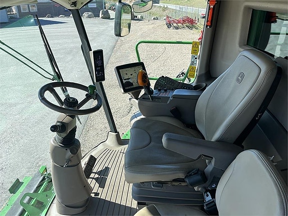 John Deere T670i 5 of 7