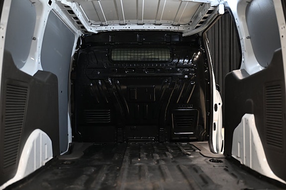 Ford Transit Connect 8 of 26