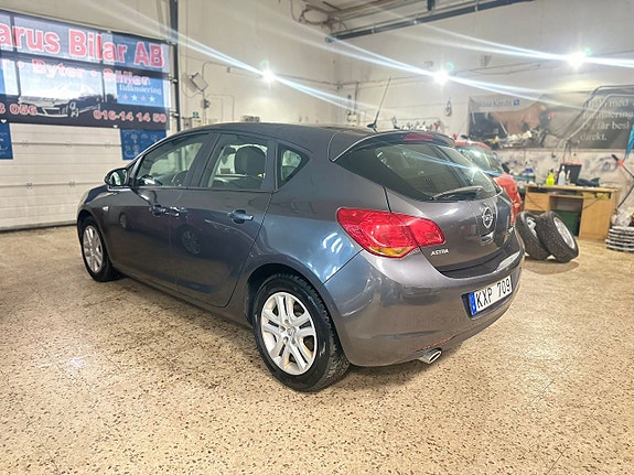 Opel Astra 4 of 5