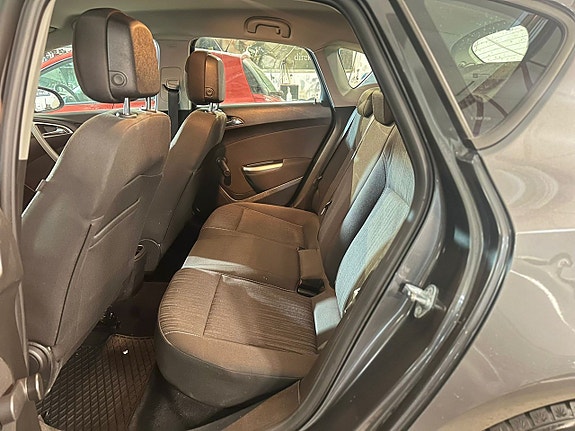 Opel Astra 12 of 13
