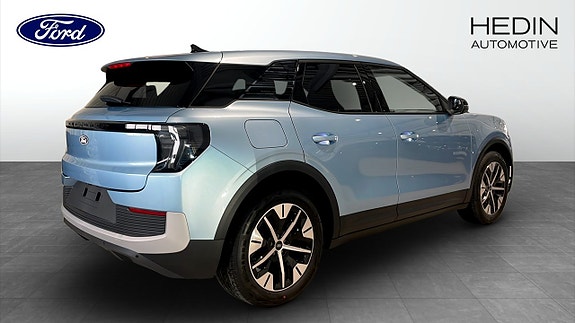 Ford Explorer 2 of 8