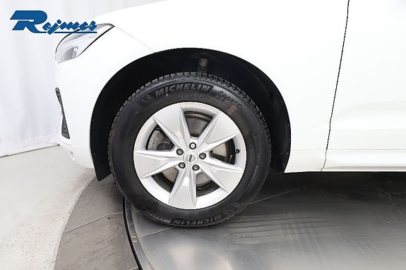 Volvo XC60 8 of 19