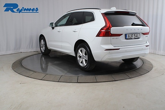 Volvo XC60 2 of 5