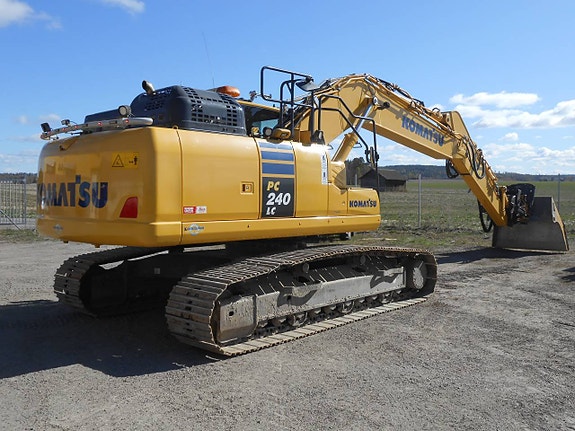 KOMATSU PC240LC-11