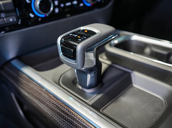 Chevrolet Silverado EV 14 of 22