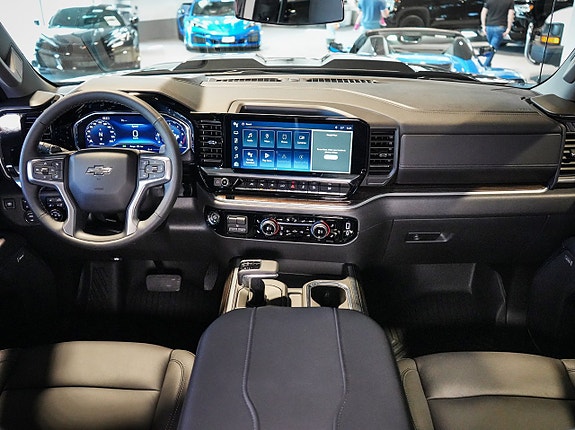 Chevrolet Silverado EV 6 of 22