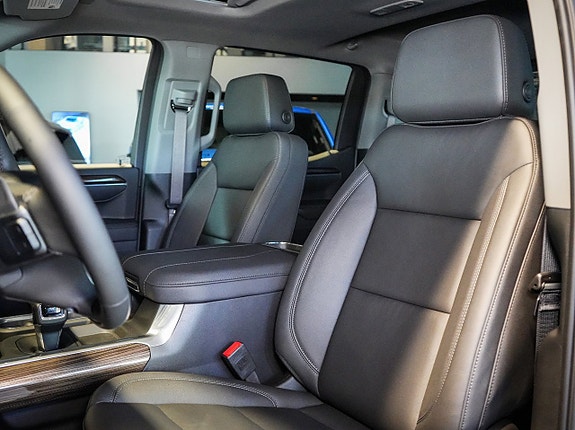 Chevrolet Silverado EV 8 of 22