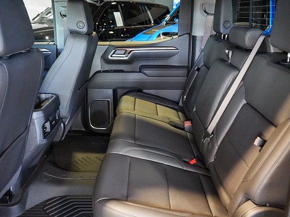 Chevrolet Silverado EV 9 of 22