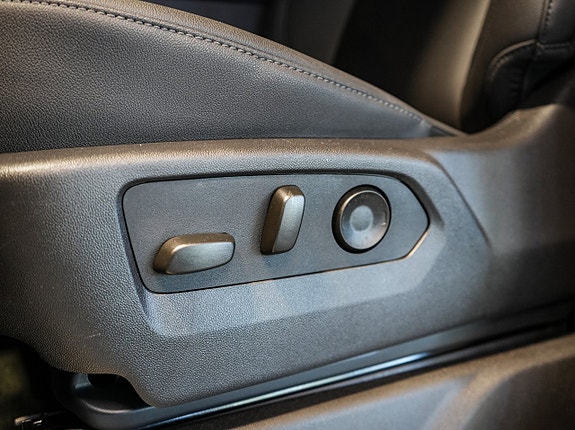 Chevrolet Silverado EV 15 of 22