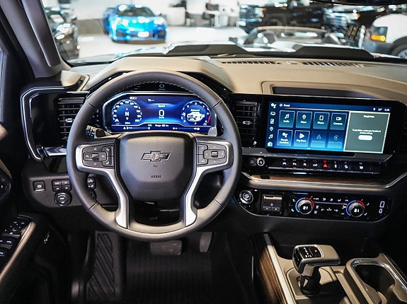 Chevrolet Silverado EV 7 of 22