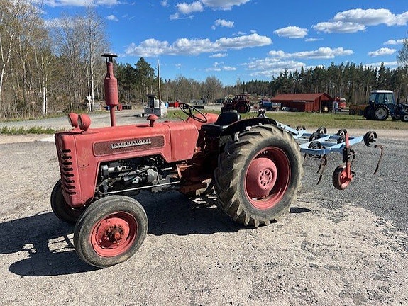 Veterantraktor International B-275