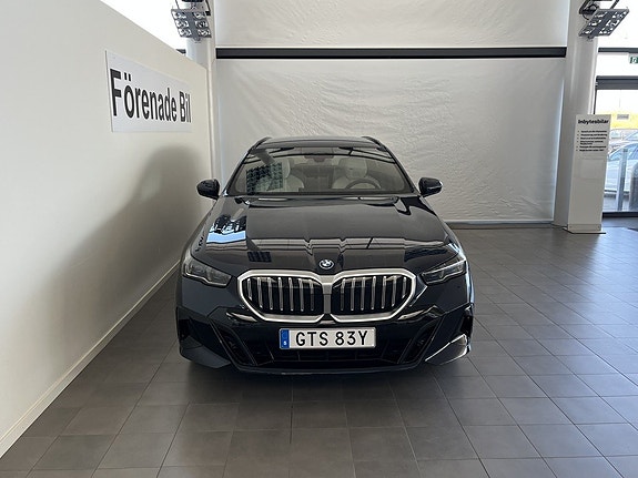 BMW 530e 2 of 14