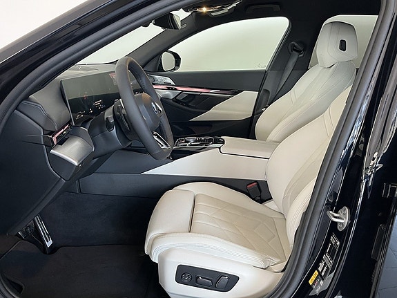 BMW 530e 5 of 14