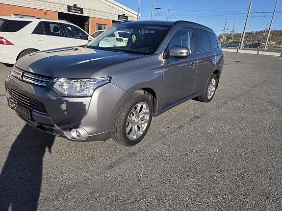 Mitsubishi Outlander 2 of 5