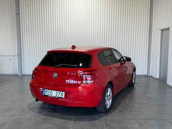 BMW 118d 3 of 5