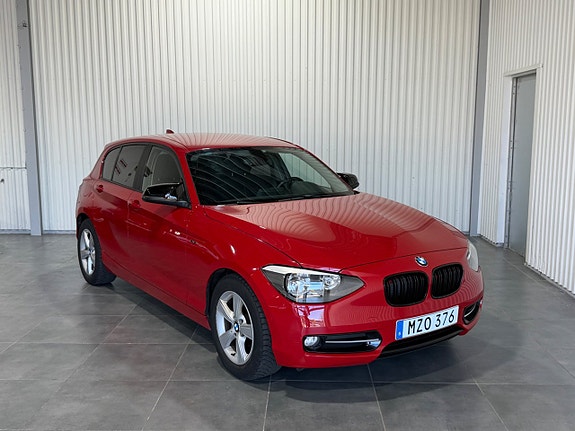 BMW 118d 2 of 5