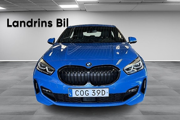 BMW 118i 2 of 5