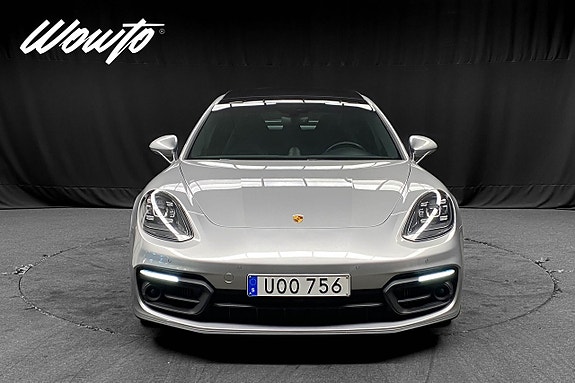 Porsche Panamera 4 2 of 5