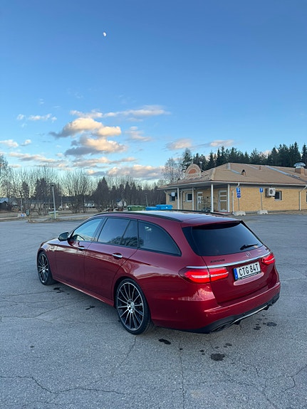 Mercedes-Benz E43 2 of 10