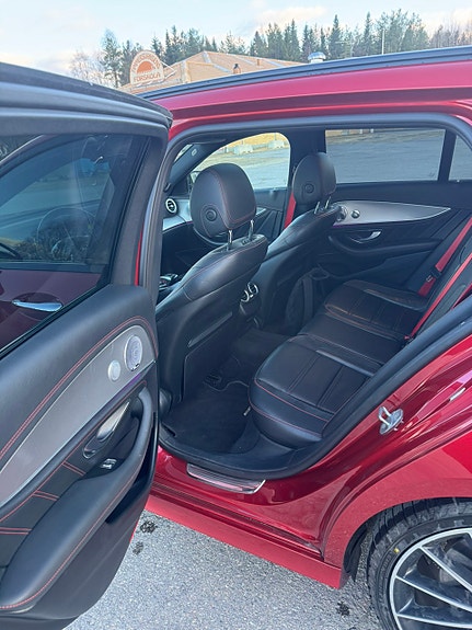 Mercedes-Benz E43 9 of 10