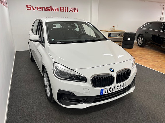 BMW 225xe 3 of 5
