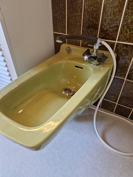 Vägghängd bidé, infällt handfat, Gustavsberg, grönt