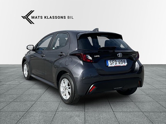 Toyota Yaris 2 of 9