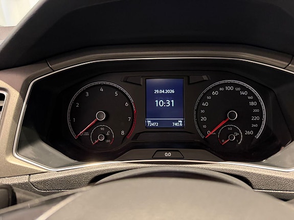 Volkswagen T-Roc 8 of 18