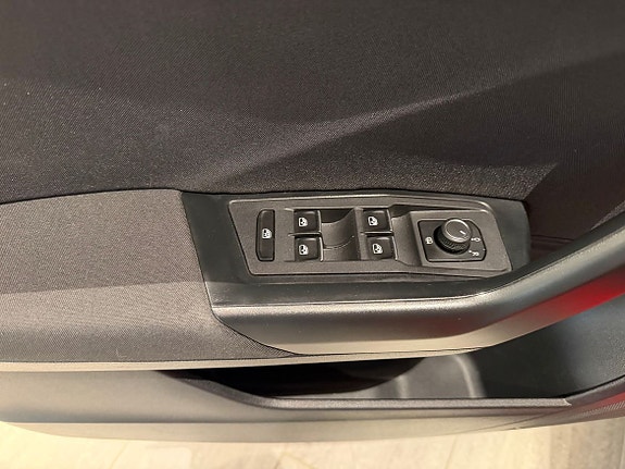 Volkswagen T-Roc 13 of 18