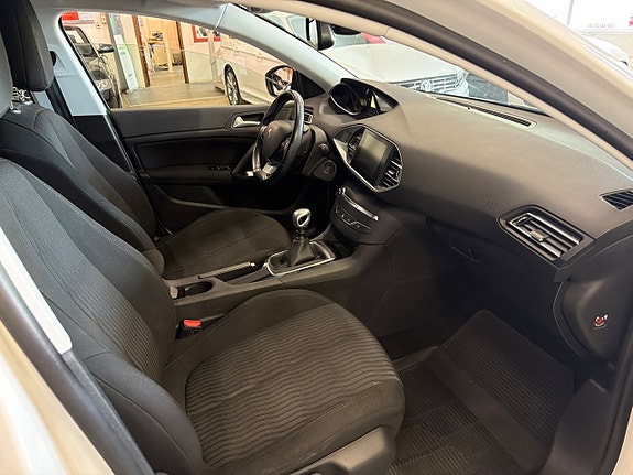 Peugeot 308 8 of 10