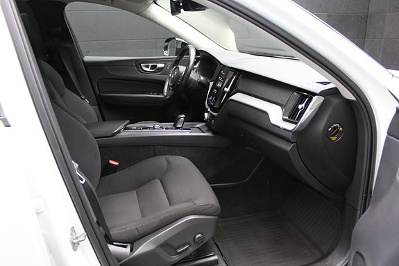 Volvo XC60 13 of 23