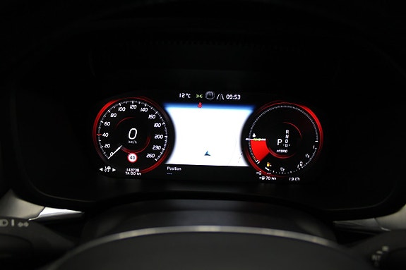 Volvo XC60 12 of 23