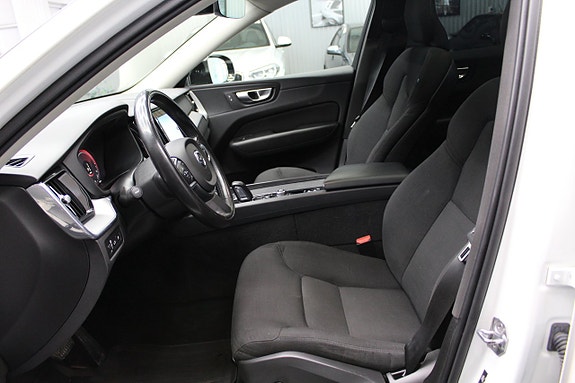 Volvo XC60 10 of 23