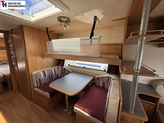 Adria CLASSICA 743 UP med dinette och överbäddsskåp -07 15 of 21