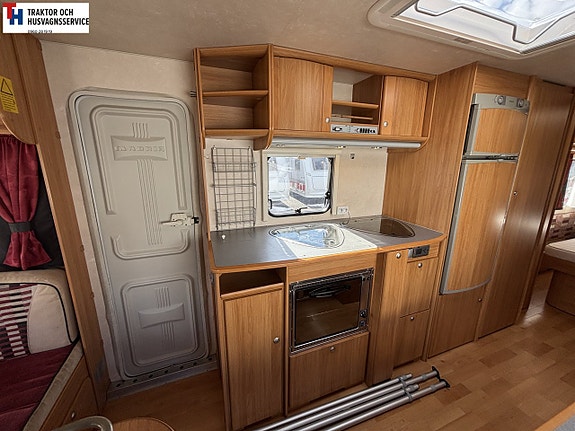 Adria CLASSICA 743 UP med dinette och överbäddsskåp -07 12 of 21