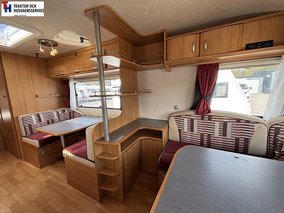 Adria CLASSICA 743 UP med dinette och överbäddsskåp -07 11 of 21