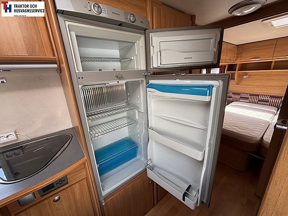 Adria CLASSICA 743 UP med dinette och överbäddsskåp -07 18 of 21