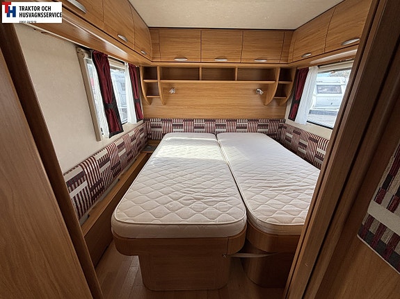 Adria CLASSICA 743 UP med dinette och överbäddsskåp -07 20 of 21