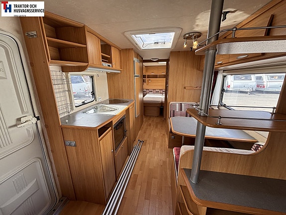 Adria CLASSICA 743 UP med dinette och överbäddsskåp -07 13 of 21