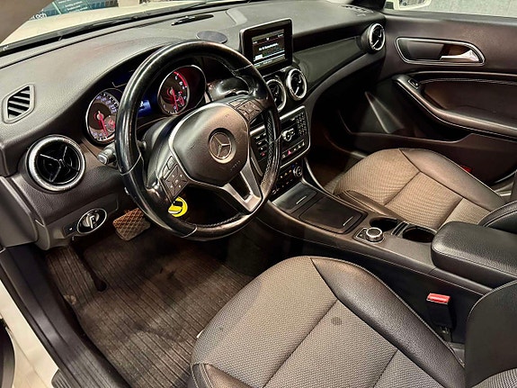 Mercedes-Benz CLA220 7 of 11