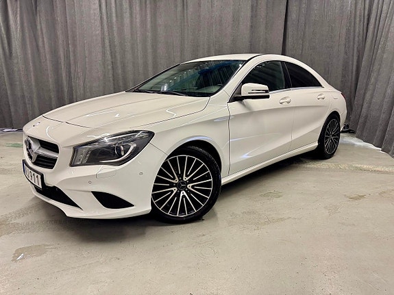Mercedes-Benz CLA220 2 of 5