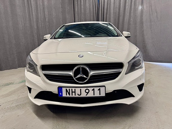 Mercedes-Benz CLA220 4 of 5