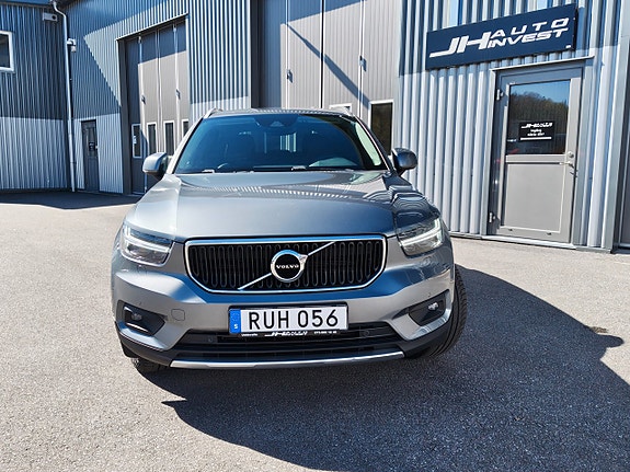 Volvo XC40 3 of 5