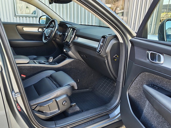 Volvo XC40 21 of 25