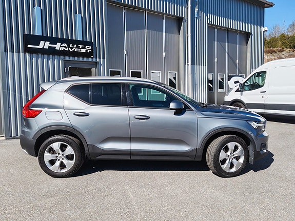 Volvo XC40 4 of 5