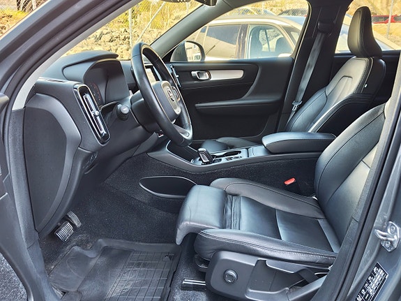 Volvo XC40 14 of 25